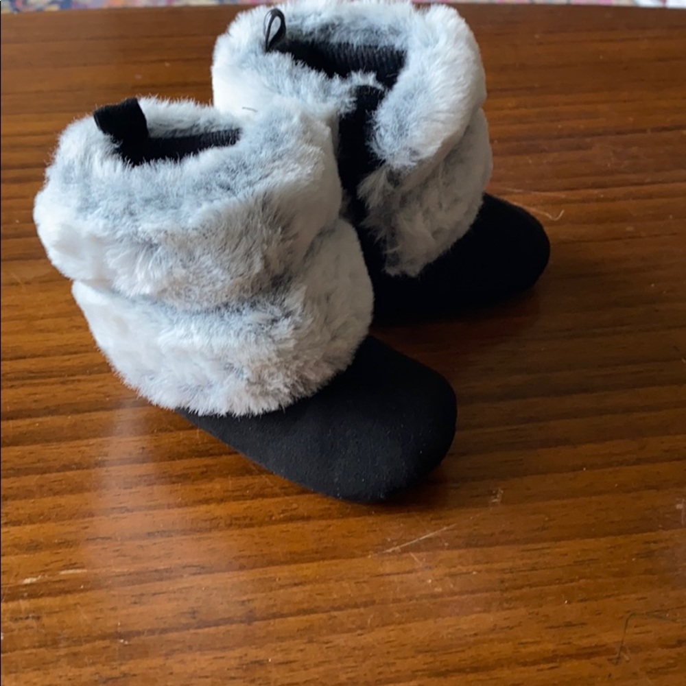 Brand New Rising Star Black fuzzy baby boots